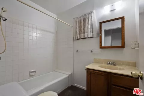 Bath - 311 E Doran St, Glendale, CA 91206 photo 2 of 3