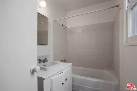 Bath - 311 E Doran St, Glendale, CA 91206 photo 3 of 3