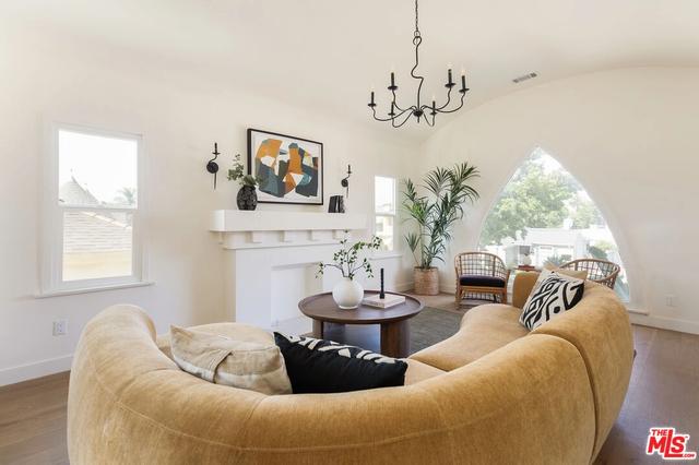 2812 Somerset Dr, Los Angeles, CA 90016