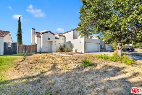 3723 Hollowglen Dr, Palmdale, CA 93550