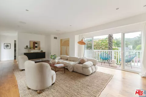 4338 Saltillo St, Woodland Hills, CA 91364