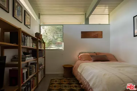 Bedroom - 2035 Skyview Dr, Altadena, CA 91001 photo 5 of 6
