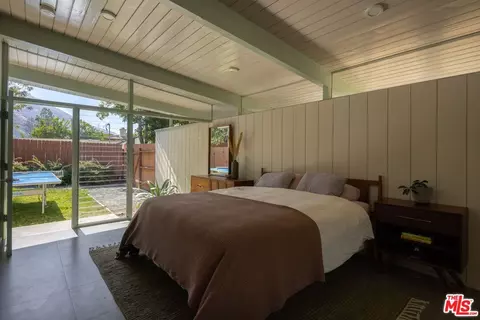 Bedroom - 2035 Skyview Dr, Altadena, CA 91001 photo 3 of 6