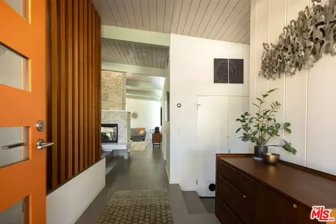 Entry Way - 2035 Skyview Dr, Altadena, CA 91001 photo 1 of 1