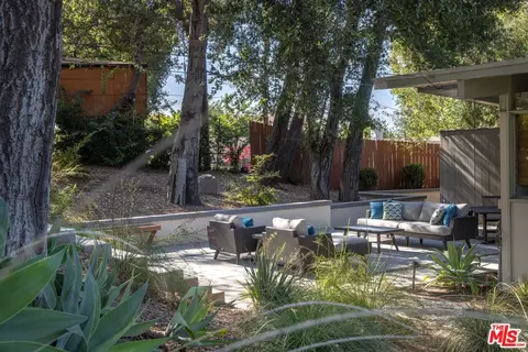 Exterior - 2035 Skyview Dr, Altadena, CA 91001 photo 10 of 14