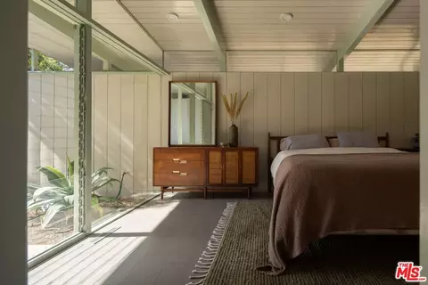 Bedroom - 2035 Skyview Dr, Altadena, CA 91001 photo 2 of 6