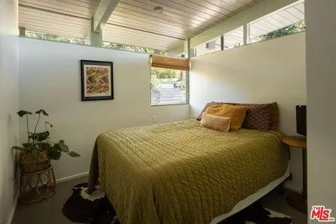 Bedroom - 2035 Skyview Dr, Altadena, CA 91001 photo 4 of 6