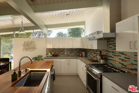 Kitchen - 2035 Skyview Dr, Altadena, CA 91001 photo 4 of 5