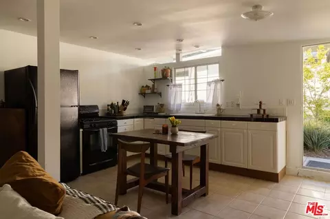 Kitchen - 2035 Skyview Dr, Altadena, CA 91001 photo 5 of 5