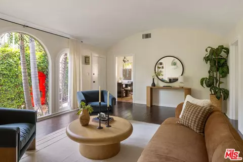 830 Robinson St, Los Angeles, CA 90026