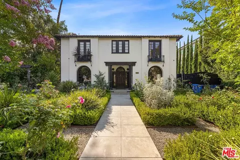 2052 S Hobart Blvd, Los Angeles, CA 90018