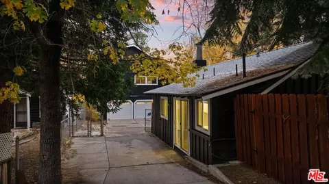 993 Cameron Dr, Big Bear Lake, CA 92315