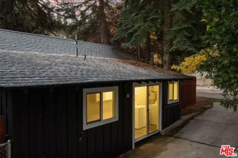 993 Cameron Dr, Big Bear Lake, CA 92315