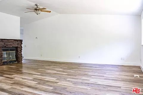 Living - 823 Spaniel Dr, Redding, CA 96003 photo 4 of 4