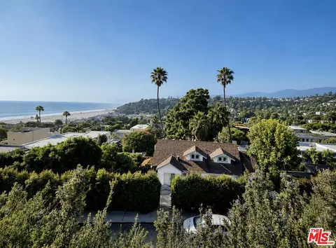 207 Ocean Ave Ext, Santa Monica, CA 90402