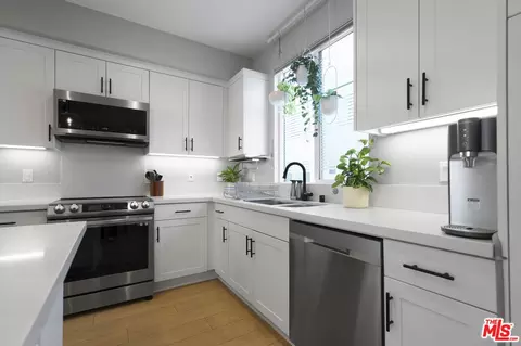 Kitchen - 2189 Bluewing Walk, Gardena, CA 90249 photo 1 of 2