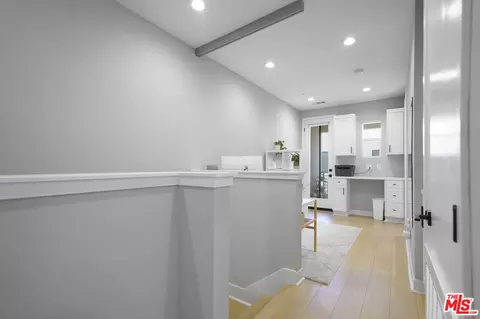 Entry Way - 2189 Bluewing Walk, Gardena, CA 90249 photo 3 of 4