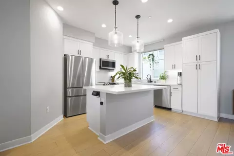 Kitchen - 2189 Bluewing Walk, Gardena, CA 90249 photo 2 of 2