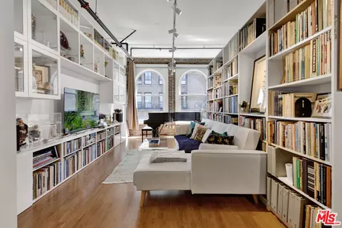 253 S Broadway #403, Los Angeles, CA 90012