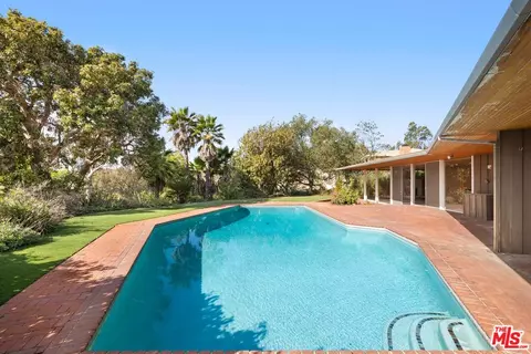 590 N Tigertail Rd, Los Angeles, CA 90049