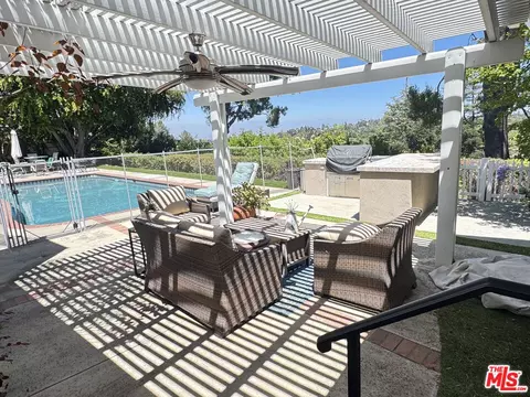 4236 Bonavita Dr, Encino, CA 91436