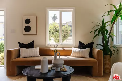 655 N La Fayette Park Pl, Los Angeles, CA 90026