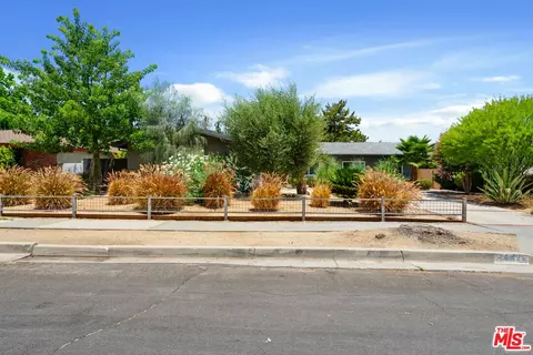 22429 Bessemer St, Woodland Hills, CA 91367