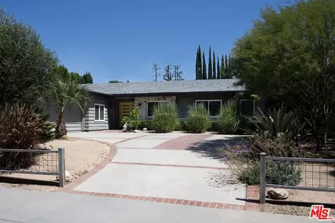 22429 Bessemer St, Woodland Hills, CA 91367
