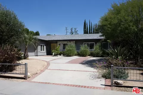 22429 Bessemer St, Woodland Hills, CA 91367