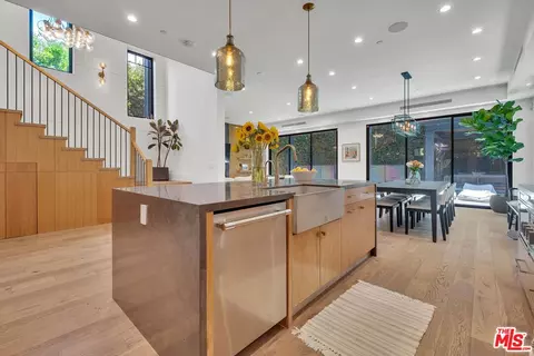 4207 Beethoven St, Los Angeles, CA 90066