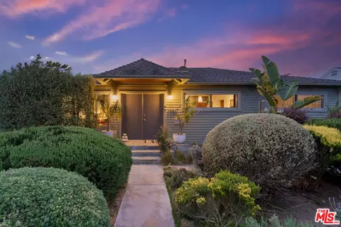 6504 W 87th St, Los Angeles, CA 90045
