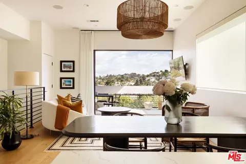 3256 Colony Cir, Los Angeles, CA 90027