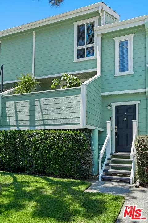 5811 Woodman Ave #7, Valley Glen, CA 91401