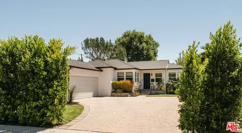 6200 Topeka Dr, Tarzana, CA 91335