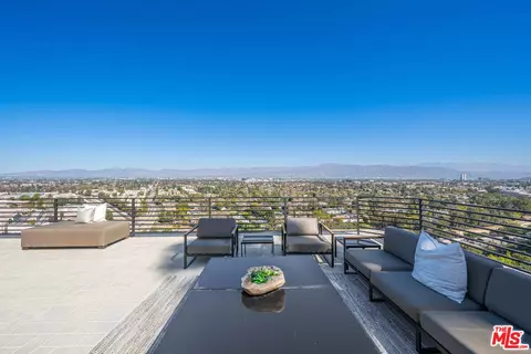 11725 Laurelwood Dr, Studio City, CA 91604