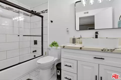 Bath - 2148 Elmdale Ave, Simi Valley, CA 93065 photo 2 of 3