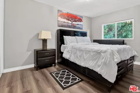 Bedroom - 2148 Elmdale Ave, Simi Valley, CA 93065 photo 2 of 4