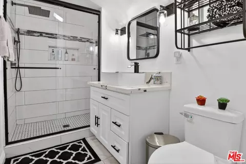Bath - 2148 Elmdale Ave, Simi Valley, CA 93065 photo 1 of 3