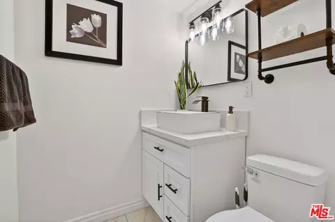 Bath - 2148 Elmdale Ave, Simi Valley, CA 93065 photo 3 of 3
