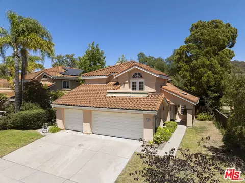 566 Innwood Rd, Simi Valley, CA 93065