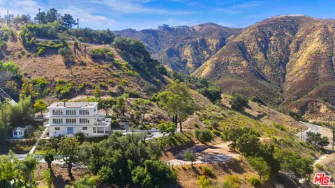 21733 Castlewood Dr, Malibu, CA 90265