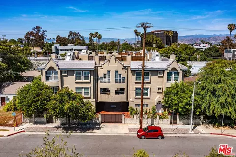 10929 Landale St #2, Toluca Lake, CA 91602