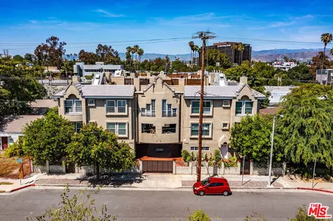 10929 Landale St #2, Toluca Lake, CA 91602