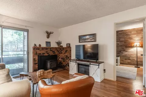 2499 Sierra Nevada Rd #R2, Mammoth Lakes, CA 93546