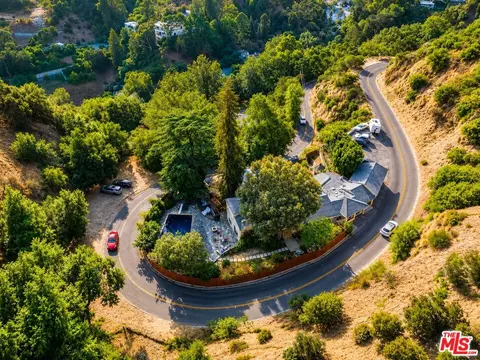 2451 Nichols Canyon Rd, Los Angeles, CA 90046