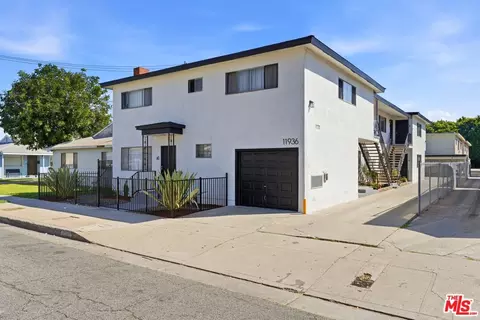 11936 Grevillea Ave, Hawthorne, CA 90250