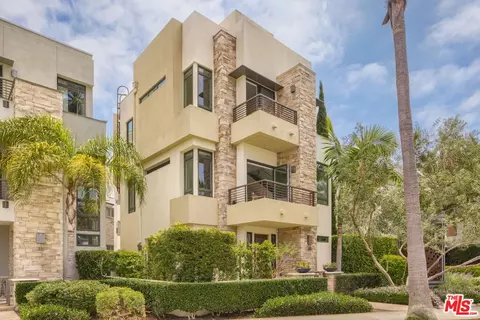 12821 N Seaglass Cir, Playa Vista, CA 90094