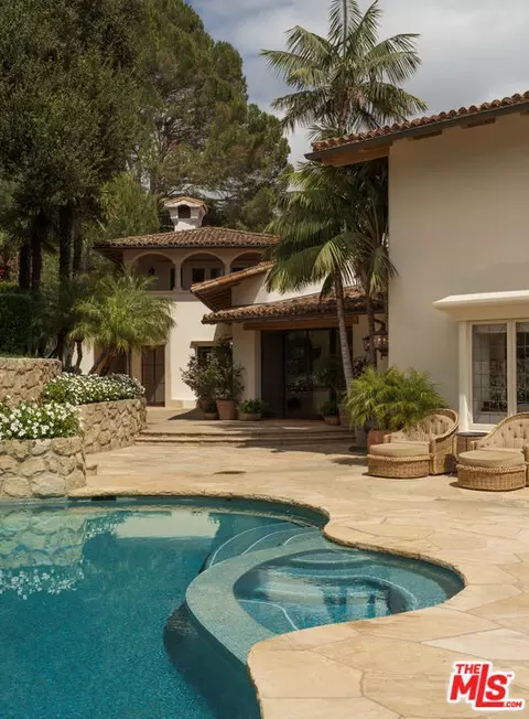 Exterior - 1502 E Mountain Dr, Santa Barbara, CA 93108 photo 8 of 11