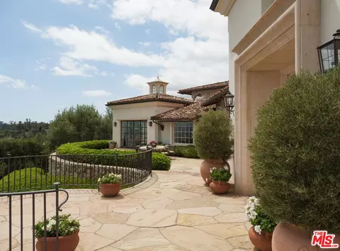 Exterior - 1502 E Mountain Dr, Santa Barbara, CA 93108 photo 2 of 11