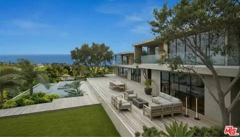 29829 Harvester Rd, Malibu, CA 90265